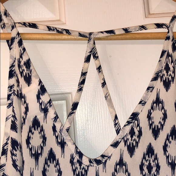 Patterned Blouse - Picture 4 of 6